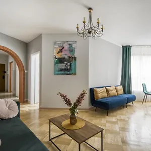 https://gama-great-locationspacious120m-apartment-2-10-people.warsawhotelspoland.com